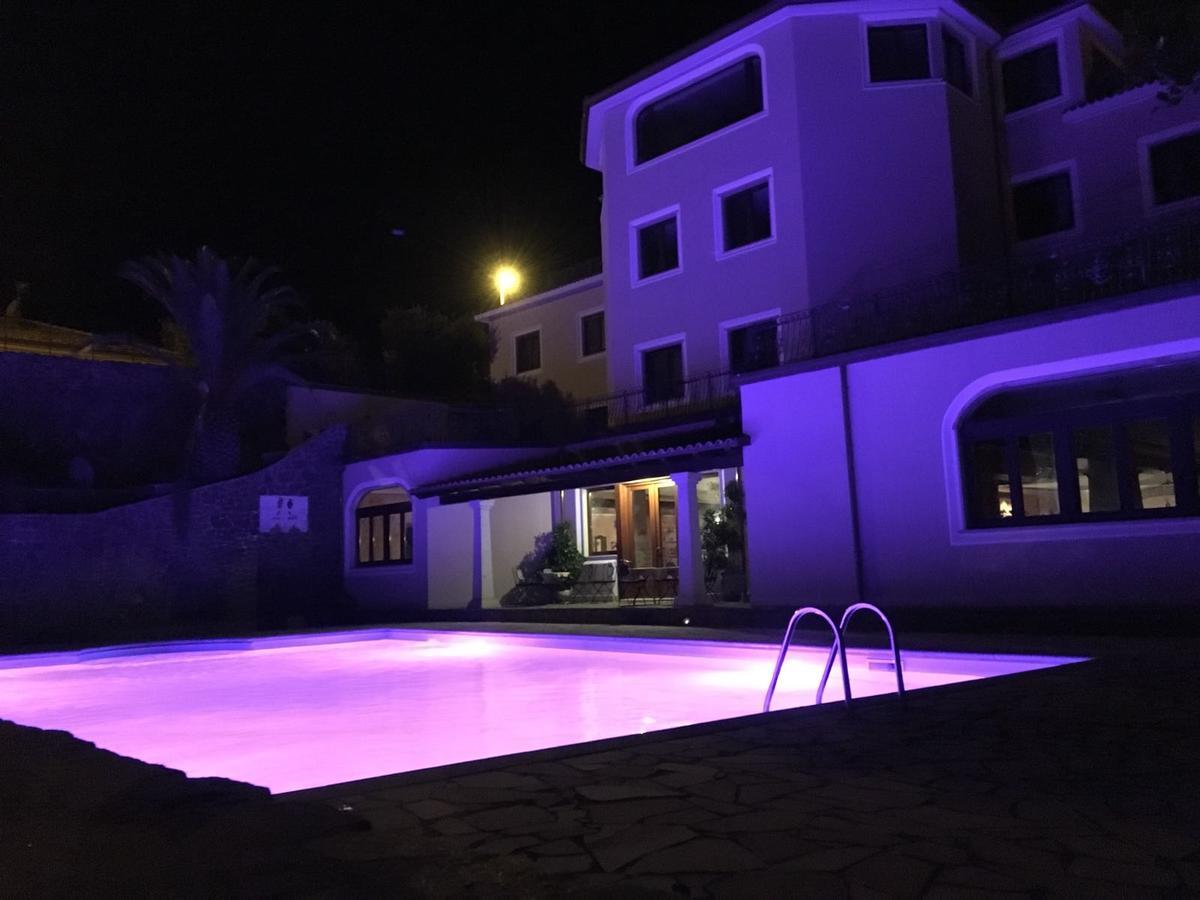 Le Tre Rose Hotel Bono  Ngoại thất bức ảnh